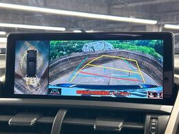 【パノラミックビューモニター】専用のカメラにより、上から見下ろしたような視点で360度クルマの周囲を確認することができます☆死角部分も確認しやすく、狭い場所での切り返しや駐車もスムーズに行えます。
