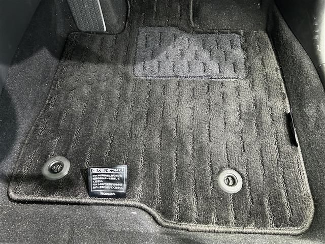 気になる車はすぐにお問い合わせください！右のカーセンサー専用無料ダイヤルから、専門スタッフがお車のご質問にお答えいたします！