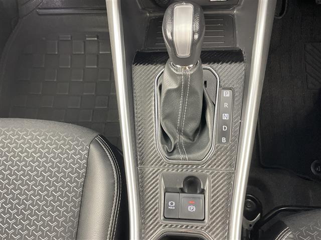 【シフトレバー】シフトも操作しやすく快適なドライブを楽しんでいただけます！