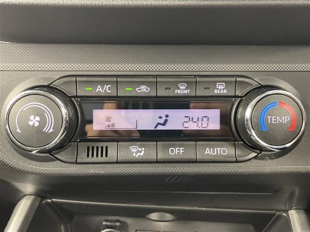 【衝突軽減ブレーキ】衝突するおそれが高い場合、音と光で注意して強いブレーキングを行い、衝突回避・被害軽減を支援します。機能には限界があるためご注意ください。