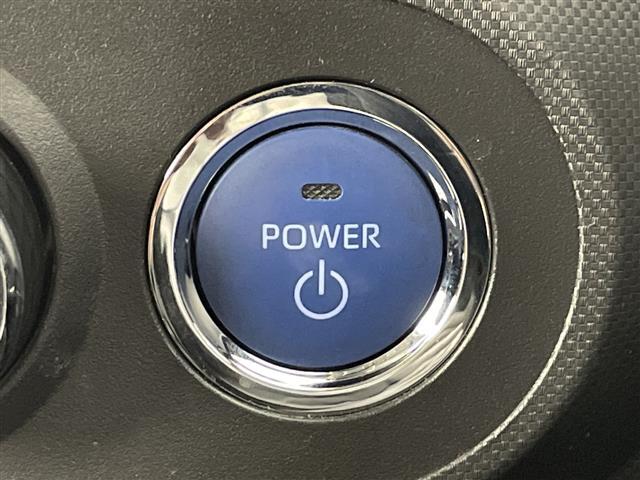 【衝突軽減ブレーキ】衝突するおそれが高い場合、音と光で注意して強いブレーキングを行い、衝突回避・被害軽減を支援します。機能には限界があるためご注意ください。