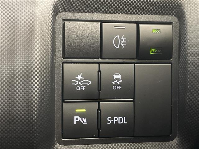 【衝突軽減ブレーキ】衝突するおそれが高い場合、音と光で注意して強いブレーキングを行い、衝突回避・被害軽減を支援します。機能には限界があるためご注意ください。