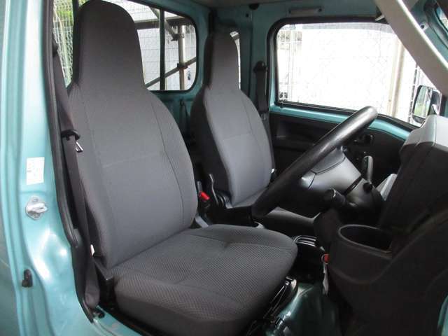 納車前の点検整備はもちろん、車検やオイル交換などのお車の細かいメンテナンスも是非、当店へお任せください♪専門スタッフがお待ちしております！！