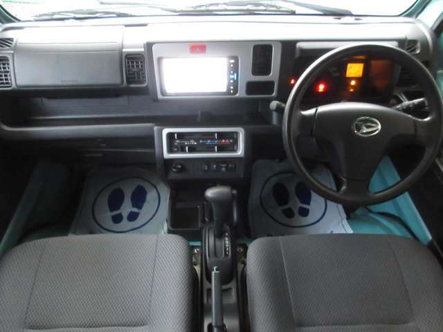 明るく広々、落ち着いた店内では、中古車のご検討・ご購入のほか、様々なご相談に幅広くお応えさせていただきます♪何でもご相談ください！