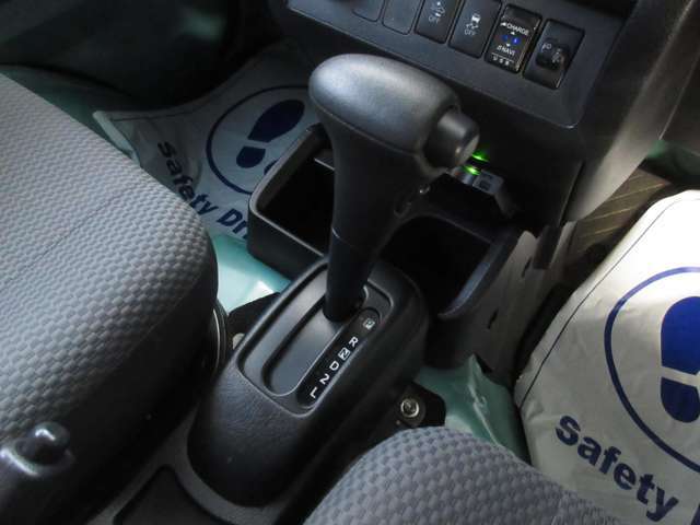 軽・コンパクト・スポーツ・セダン・ミニバン・SUV・商用車などなど、溢れんばかりの展示車が皆様のご来店お待ちしております♪