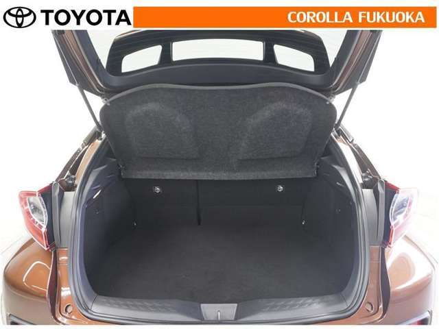 ラゲージルームのプライバシー保護に便利なトノカバー付きです。車上荒らし予防にも効果的ですよ！