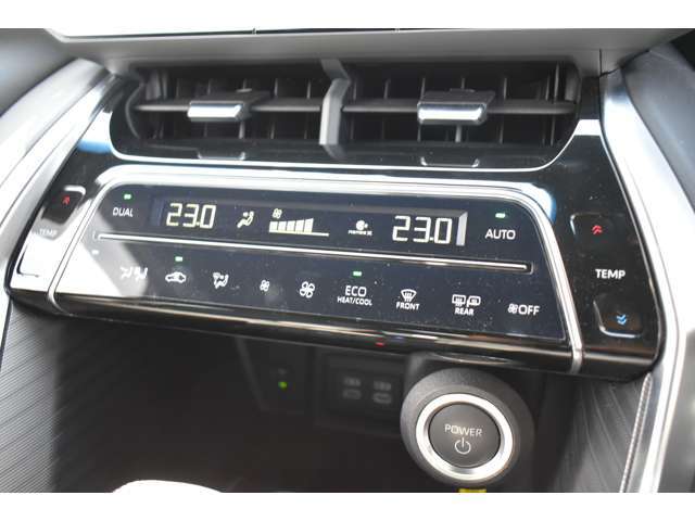 オートエアコンで温度を設定するだけで快適な車内環境を維持することができます！