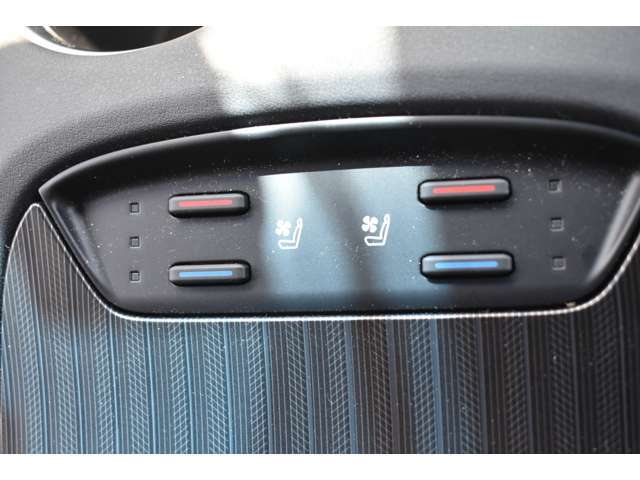 シートエアコン付きで快適なドライブできます