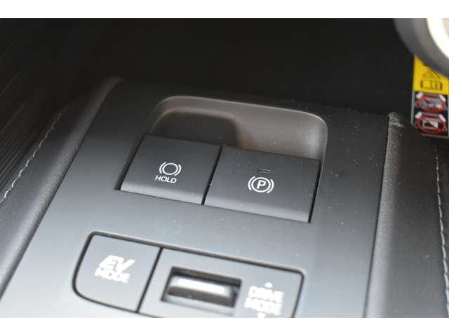 オートホールド機能搭載でブレーキを踏んでいなくても停車状態となる優れものです。