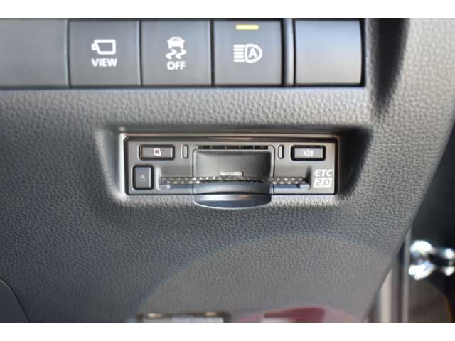 今では必需品のETCもパネルデザインにフィットするビルトインタイプなので、見た目もスッキリとしています