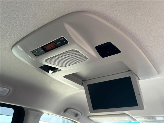 【後部座席操作部】『後部座席周辺の装備』の画像になります。写真の内容に関してご不明点、ご質問等がございましたらお気軽にガリバー店舗までお問い合わせください。