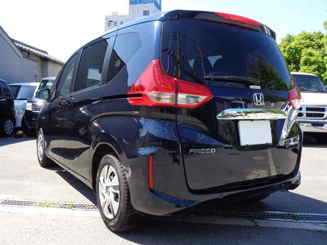 JCLは『車を売る』プロではなく、『車を安く仕入れるプロ』と自負しています。お客様に価値を提供することを目指しています。車を安く仕入れることで、品質の高い車を手頃な価格で提供。当社の使命であり誇りです。