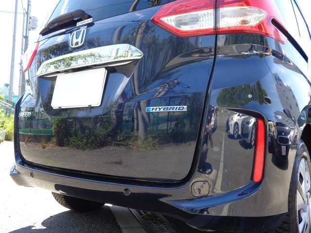 基本プランでは、ガラスコーティング等を提供。車の美しさと耐久性を保つためのもの。施工はプロの業者が行い、品質にこだわります。JCLの目標は、お客様に喜ばれる車を提供することです。