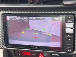 【バックカメラ】駐車時に後方がリアルタイム映像で確認できます。大型商業施設や立体駐車場での駐車時や、夜間のバック時に大活躍！運転スキルに関わらず、今や必須となった装備のひとつです！