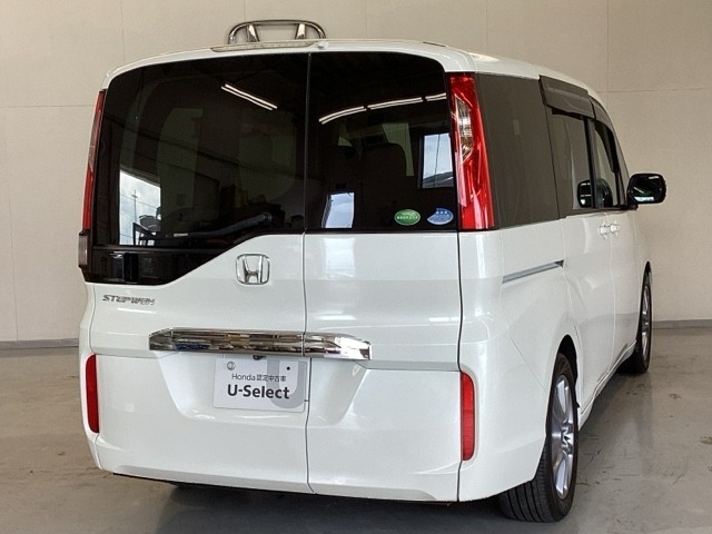 【Honda認定中古車 U-Select】　は3つの安心をお約束します。　1　Hondaのプロが整備した安心。 2　第三者機関がチェックした安心。　3　購入後もHondaが保証する安心。