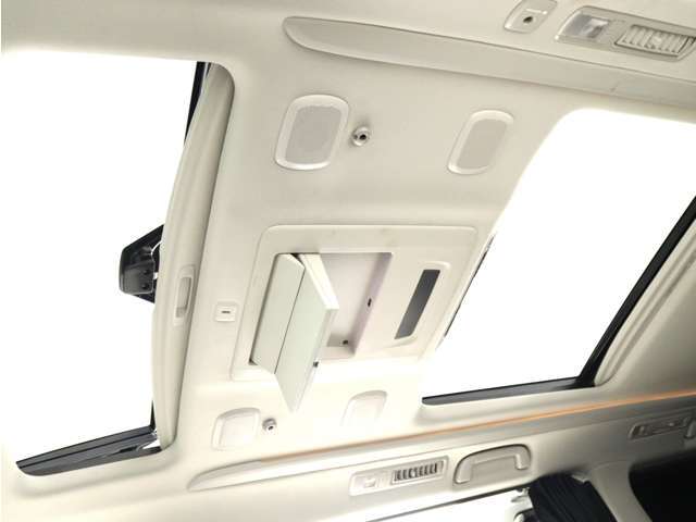 【ツインサンルーフ】サンルーフ装備車両！高級感もアップ、大人気オプション解放感溢れる快適なドライブをお楽しみください♪