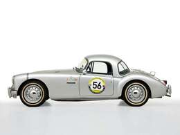 ミッレニア2023に参加した時のゼッケンNO.56のステッカーがそのまま貼り付けてあります。ガラスコートが施工されているので、シルバーボディがとても光沢があります。