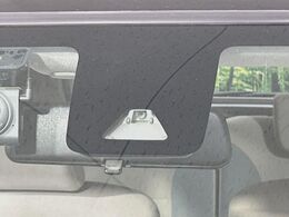 【スマートアシスト】走行中に前方の車両等を認識し、衝突しそうな時は警報とブレーキで衝突回避と被害軽減をアシスト。より安全にドライブをお楽しみいただけます。