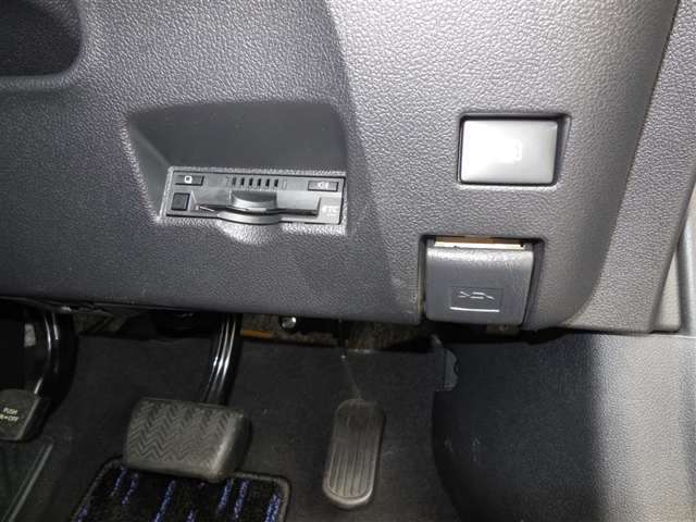 弊社の商品車両は横浜本牧にあります本部で隅々までチェックを行い、トヨタの厳しい商品基準をクリアした厳選した車両を展示しています。