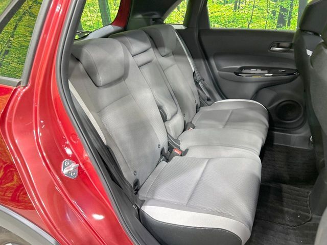 コンパクトカーですが、セカンドシートは十分な広さがあり快適にお乗りいただけます♪シートを倒して大きな荷物を積んだりと、用途の幅が広い1台です。
