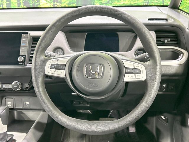 【ステアリングスイッチ】運転中、前方から目線をそらすことなく、オーディオ等の操作が可能な便利機能！安心＆快適なドライブを演出してくれます♪