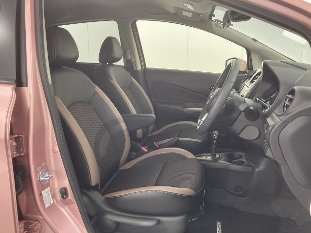 ★フロントシート★ 自然な姿勢のままでいられるシートが、運転しやすさと疲れにくさを感じさせてくれるはずです