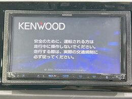 【ナビゲーション】目的地までしっかり案内してくれる使いやすいナビ。Bluetooth接続すればお持ちのスマホやMP3プレイヤーの音楽を再生可能！毎日の運転がさらに楽しくなります！！