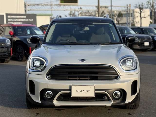 弊社ではせっかくご来店いただきましても商談などにより展示・保管店舗が複数御座いますので、現車確認・ご試乗などをご希望の際には、事前にお問い合わせの上ご確認下さいます様お願い申上げます。