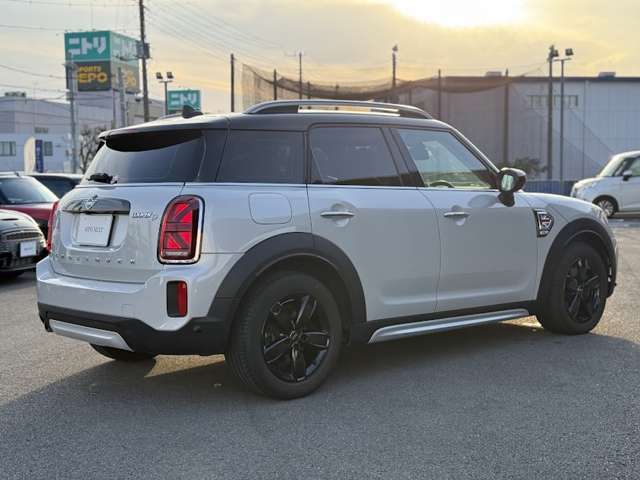 全国の正規ディーラーにてメンテナンスなどが可能な保証付き認定中古車となります！100項目にもおよぶ点検を納車前に行い、ご自宅まで納車（全国納車）いたします！