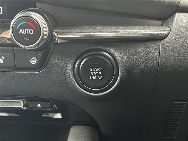 気になる車はすぐにお問い合わせください！画面右側の0066から始まる無料ダイヤルからお問い合わせ下さい！専門スタッフがお車のご質問にお答えいたします！