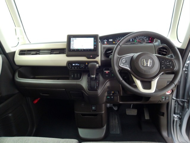 Honda車が初めての方にも扱いやすく分かりやすいインパネ周りと各種スイッチ類です。