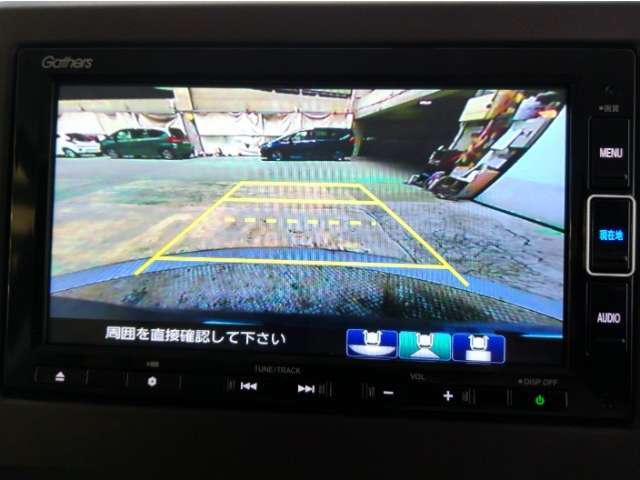 後方確認はオマカセのリアカメラ付です。雨天時や夜間のバック駐車時などで特に視界の安全確認に役立ちます。