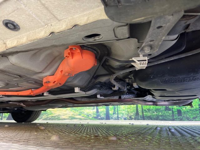 お車を安心してお乗りいただく為には、足回りの定期点検が欠かせません。サービスサポート（有償保証）では無料点検もご提供しており、安心のカーライフをお過ごしいただけるサポート体制が整っています。