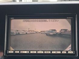 【バックカメラ】駐車時に後方がリアルタイム映像で確認できます。大型商業施設や立体駐車場での駐車時や、夜間のバック時に大活躍！運転スキルに関わらず、今や必須となった装備のひとつです！