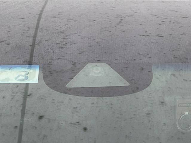 【ホンダセンシング】走行中に前方の車両等を認識し、衝突しそうな時は警報とブレーキで衝突回避と被害軽減をアシスト。より安全にドライブをお楽しみいただけます。