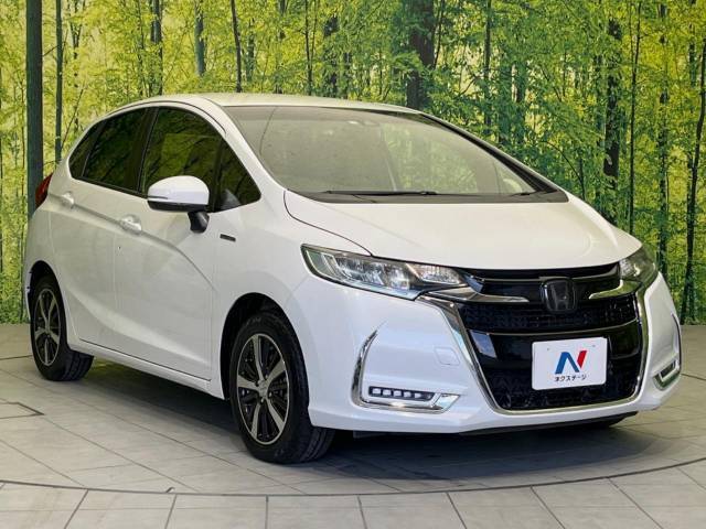 大好評のボディコーティング「弾スプラッシュコート」もご納車までに施工可能。通常のガラスコートと異なる、耐久年数6年の無機質ガラスコーティングが、ボディをキレイな状態に保ってくれます。