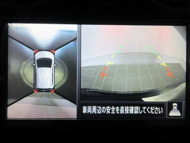 バックモニターで、駐車時に見えにくい後方をしっかり確認できます。