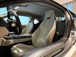 ホワイトとブラックの上品なインテリア