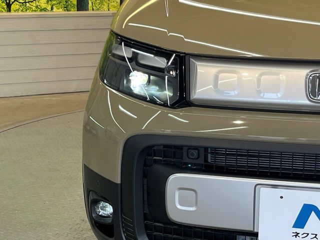 【LEDヘッドライト】悪天候や夜間走行時も良好な視界を確保し安心して運転できる高輝度LEDヘッドライトを装備！点灯速度が早く、消費電力も抑えられています。