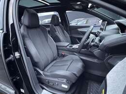 5008のスポーティなシートは、素材の肌ざわりやクッション材に細心の注意を払い、心地よさを追求しました。