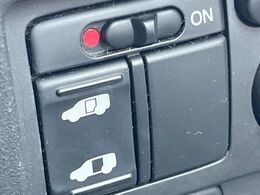 【パワースライドドア】スマートキーや運転席のスイッチでスライドドアの開閉が可能♪電動だから力を入れてドアを開ける必要が無く、小さいお子様でも、重い荷物を持っている時もラクに開け閉めできます♪