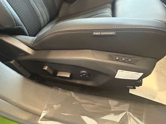 メモリー付電動パワーシート及びシートヒーター付きなので、とても快適に過ごせます。