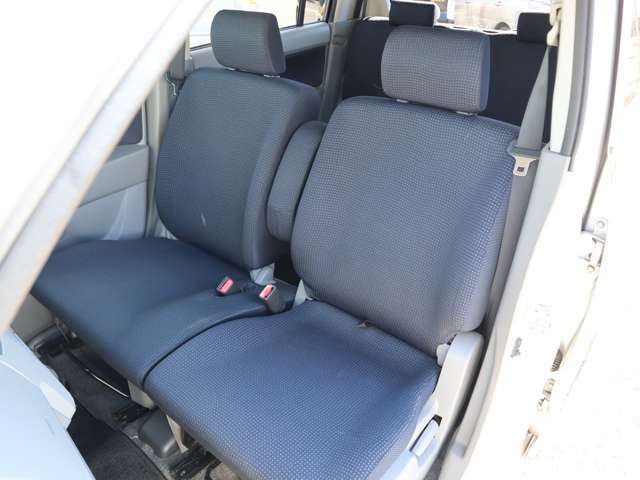 【助手席シート】・・・助手席シートの座面や背もたれも綺麗な状態です★ 是非実際にお車をご覧になってみて下さい！ きっと気に入って頂けます♪ まずはお気軽にお問い合わせ下さい！