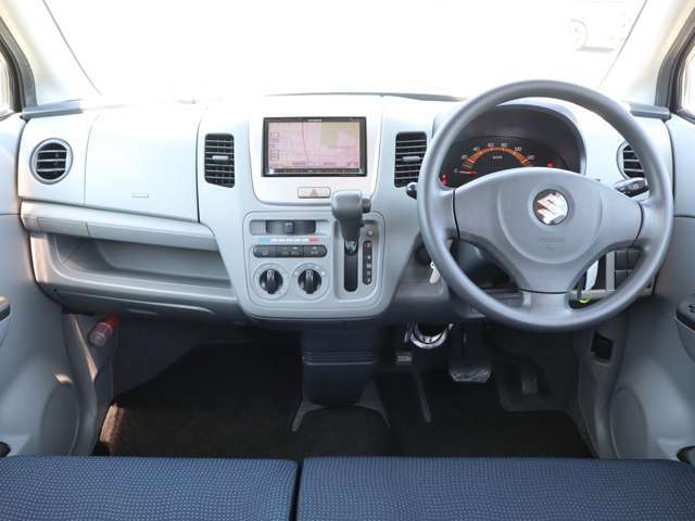 【総額表示実施店】・・・カロッツェリアナビ●地デジ1セグTV●Bluetoothオーディオ●DVDプレーヤー●キーレスエントリー●ベンチシート●電動格納ドアミラー●禁煙車●エアコンコンプレッサー新品交換済み！