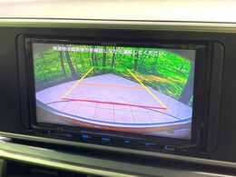 【バックカメラ】駐車時に後方がリアルタイム映像で確認できます。大型商業施設や立体駐車場での駐車時や、夜間のバック時に大活躍！運転スキルに関わらず、今や必須となった装備のひとつです！