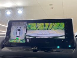 【アラウンドビューモニター】専用のカメラにより、上から見下ろしたような視点で360度クルマの周囲を確認することができます☆死角部分も確認しやすく、狭い場所での切り返しや駐車もスムーズに行えます。
