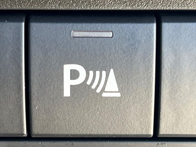 【クリアランスソナー】バンパーに付いたセンサーが障害物を検知！一定の距離に近づくとアラートで教えてくれます♪狭い駐車スペースや車庫入れ時も安心ですね☆