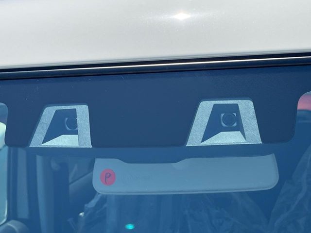 【スズキ　セーフティサポート】走行中に前方の車両等を認識し、衝突しそうな時は警報とブレーキで衝突回避と被害軽減をアシスト。より安全にドライブをお楽しみいただけます。