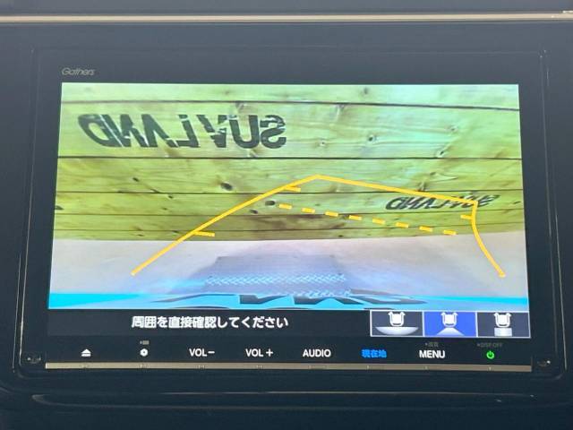 【バックカメラ】駐車時に後方がリアルタイム映像で確認できます。大型商業施設や立体駐車場での駐車時や、夜間のバック時に大活躍！運転スキルに関わらず、今や必須となった装備のひとつです！