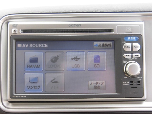 ホンダ純正メモリーナビです。CDやDVD再生、ワンセグTVといった機能があります。